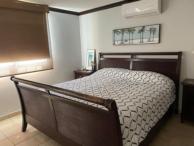King full bed w/bathroom