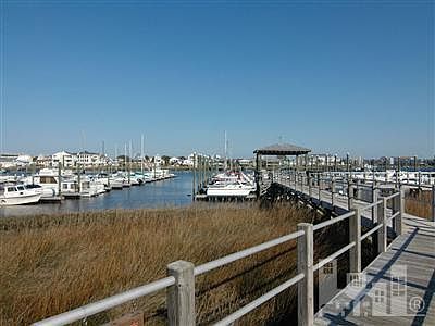 4th image of 40 Harbour Point Yacht Club