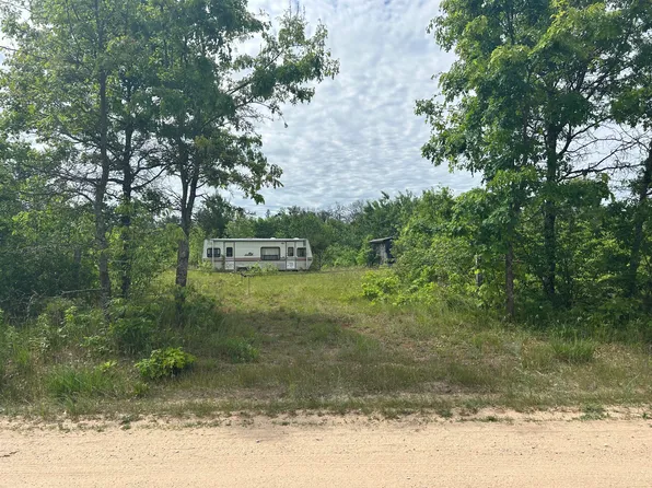 2203 E 38th St, Idlewild, MI 49642