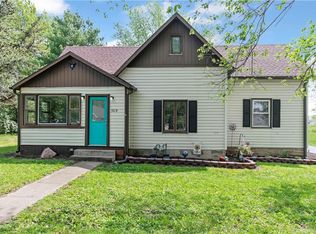 309 S 3rd St, Gower, MO 64454