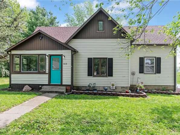 309 S 3rd St, Gower, MO 64454