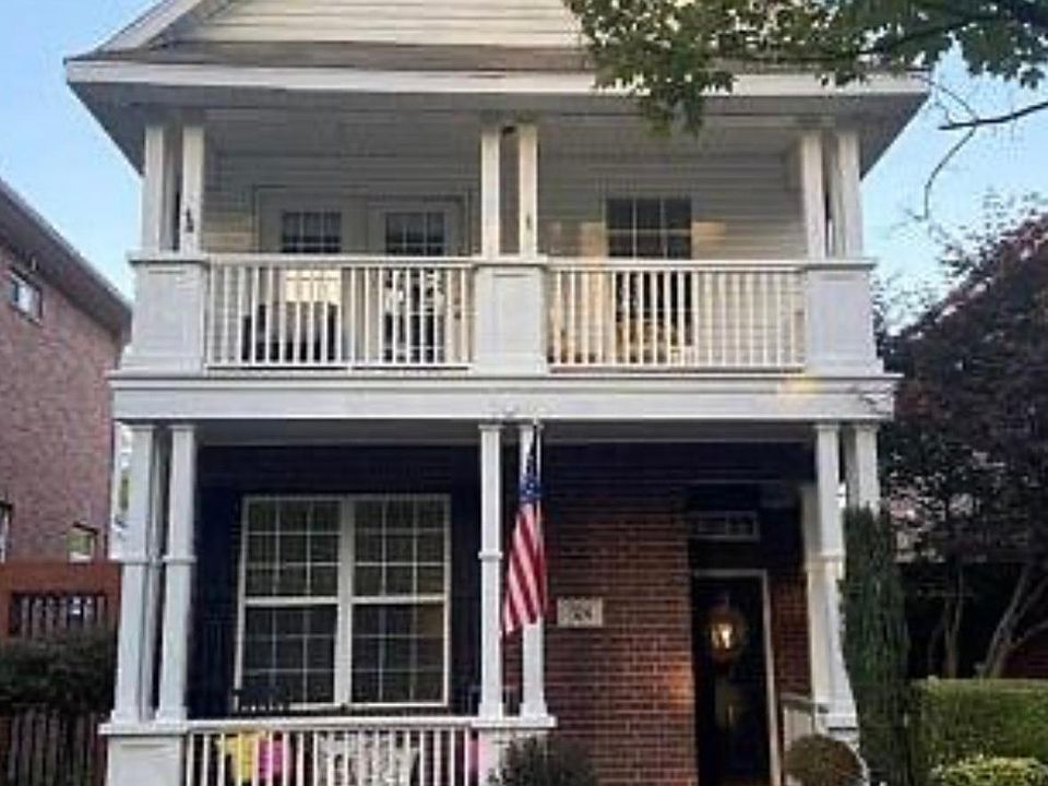 1st image of 524 Founders Park Dr W