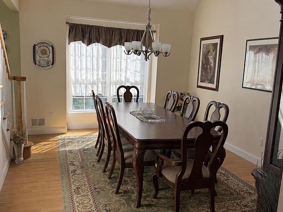 3rd image of 35 Lacey Rd