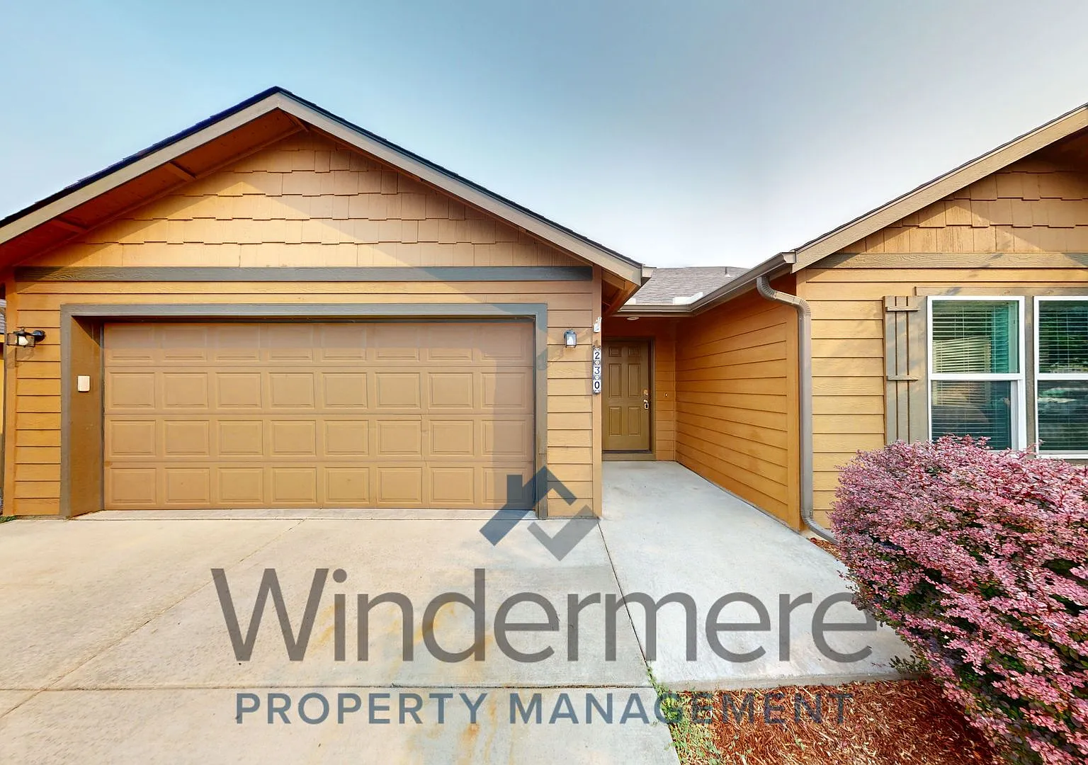 230 Chapra St *fully fenced back yard* — Photo 1