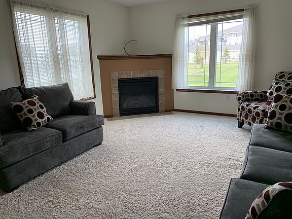 Living room w/gas fireplace 