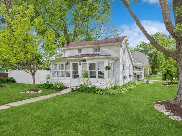 627 Park St, Batavia, IL 60510