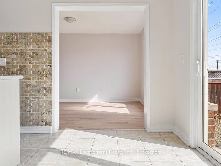 4832 Capri Cres — Photo 17