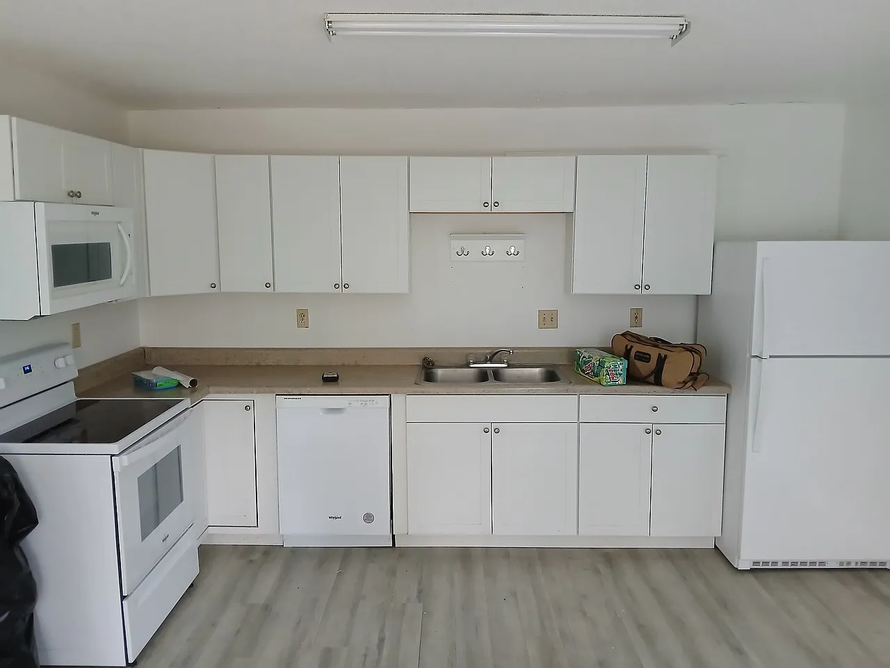 1468 Rock Cliff Dr — Photo 3
