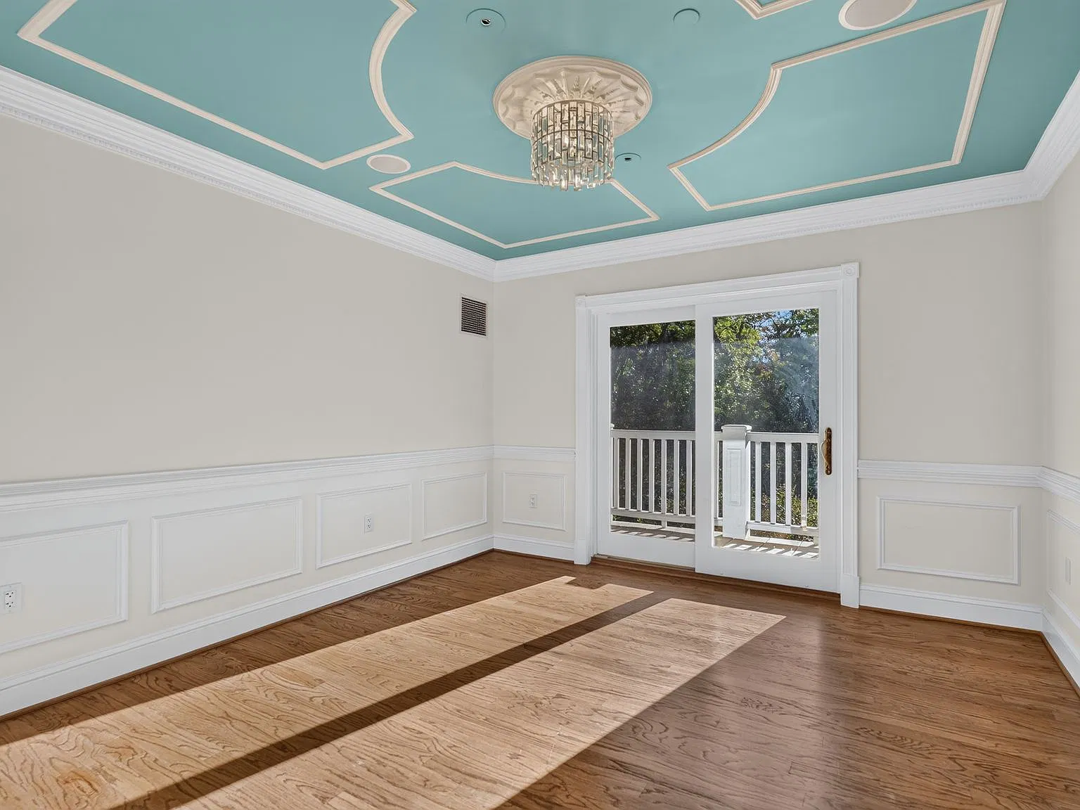 3 bed, 2.5 bath, 2749 sqft, $6,200 — Photo 4