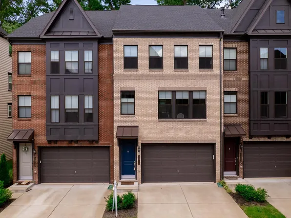 3811 Rainier Dr, Fairfax, VA 22033