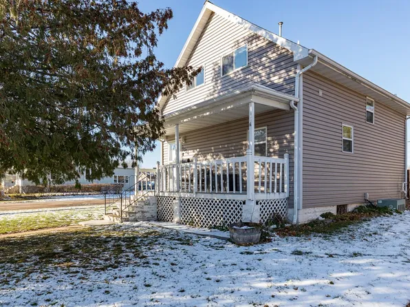 1054 Van Buren Ave, Oshkosh, WI 54902