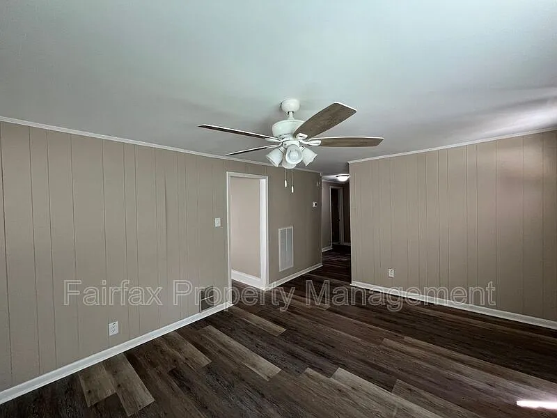 3 bed, 1.0 bath, 1430 sqft, $2,000 — Photo 3