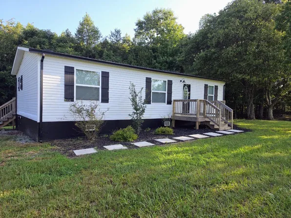 36 Nutmeg Ln, Penhook, VA 24137