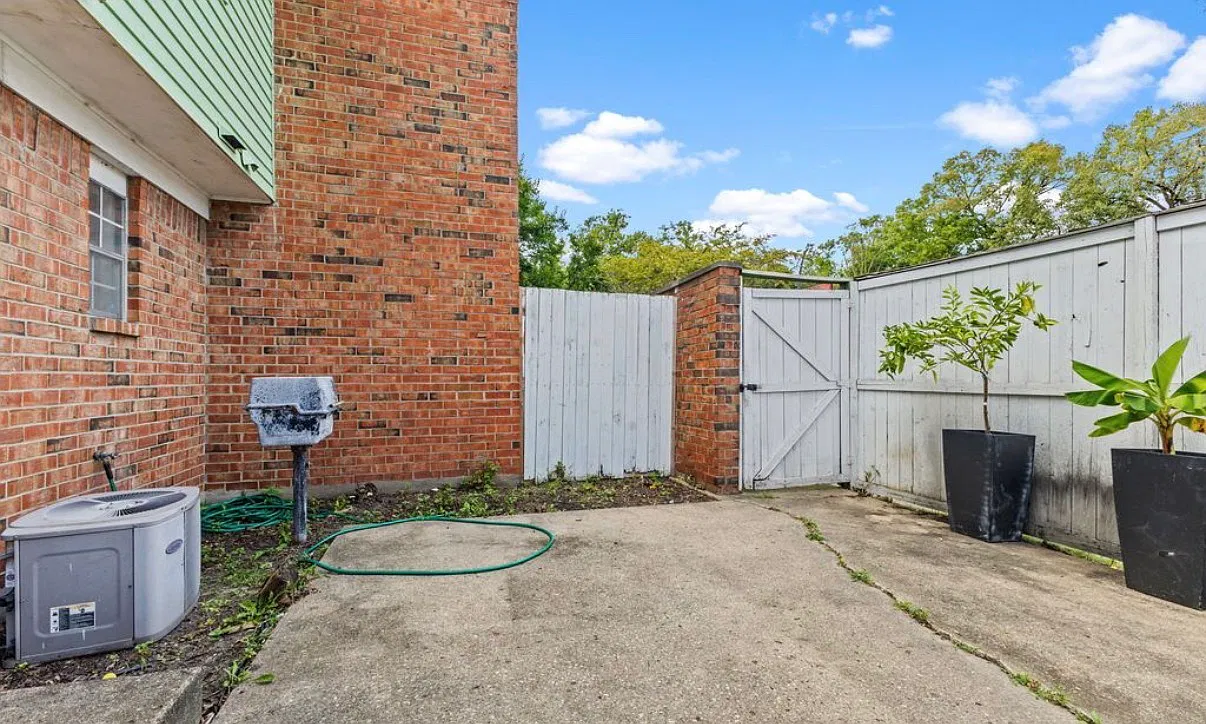 3 bed, 2.5 bath, 1650 sqft, $1,750 — Photo 1