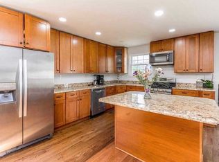 7 Rhodes Ln, West Hempstead, NY 11552