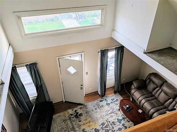 2nd image of 284 Hartwell Rd