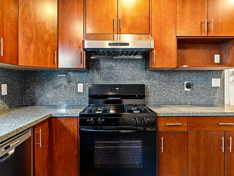3318 Maple Ave — Photo 16