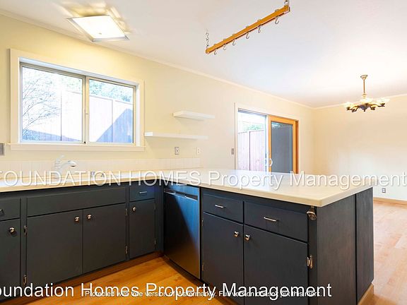 3rd image of 71 Mariner Green Dr