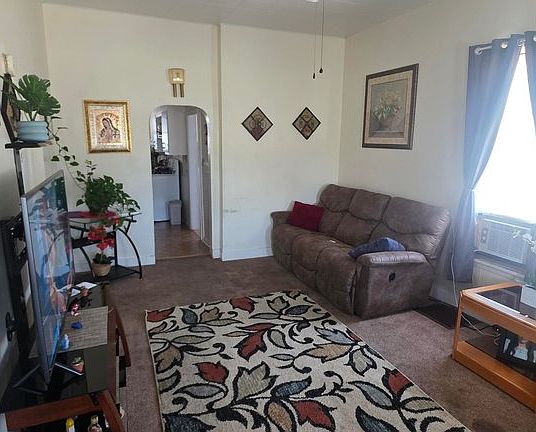2nd image of 213 E 9th Ave