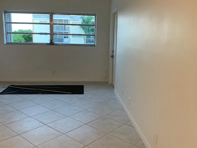 220 SW 9th Ave #420 — Photo 2