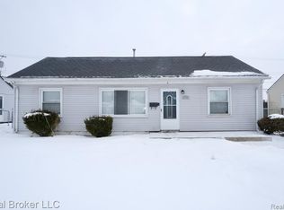 26270 Grandmont St, Roseville, MI 48066