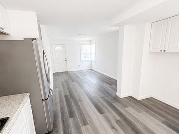 3rd image of 223 Pearl Harbor St