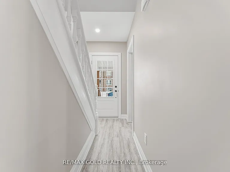 4445 Simcoe St — Photo 9