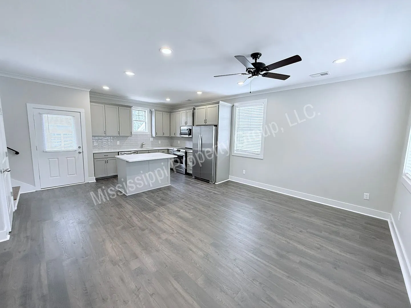 2br/2ba For Rent — Photo 2