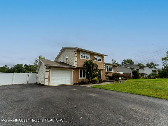 5th image of 28 Brookwood Parkway