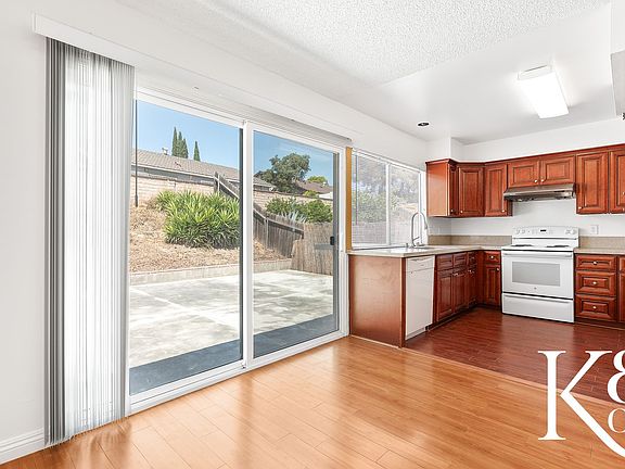 4th image of 559 W Avenida De Las Flores