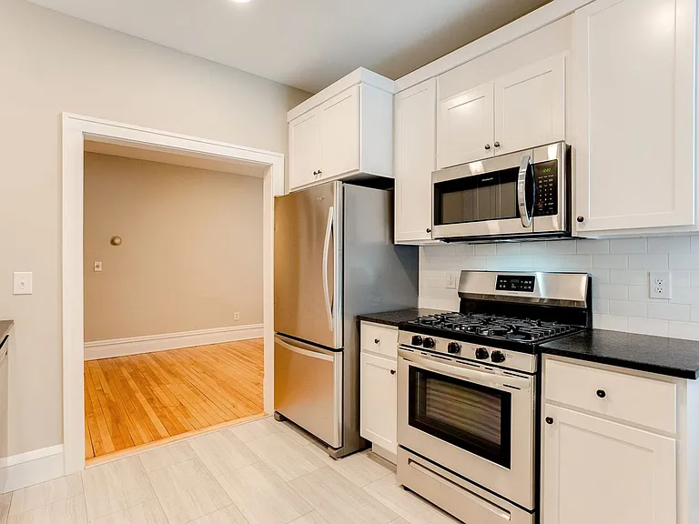 941 Goodrich Ave — Photo 16