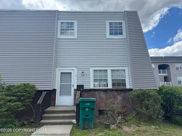 9 Spring Ln, East Stroudsburg, PA 18301