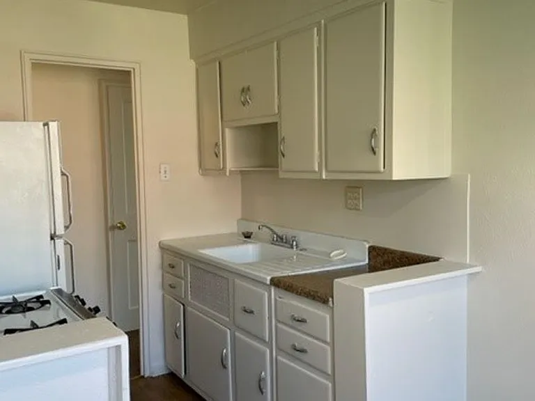 8 Dickinson Ave #A — Photo 7