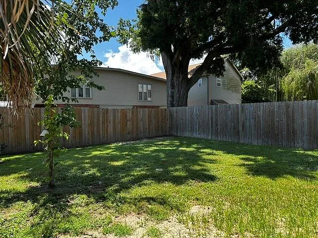244 W Robert E Lee Blvd — Photo 16
