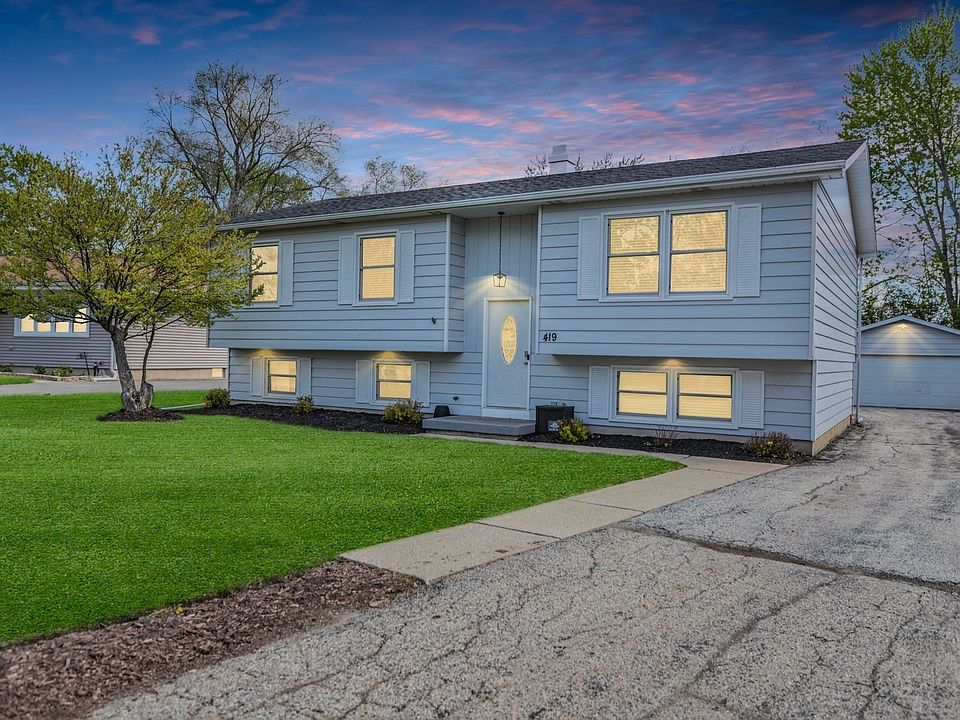 1st image of 419 Deerpath Dr