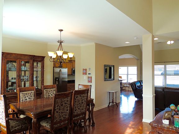 Grand Entry: OPEN FLOOR PLAN