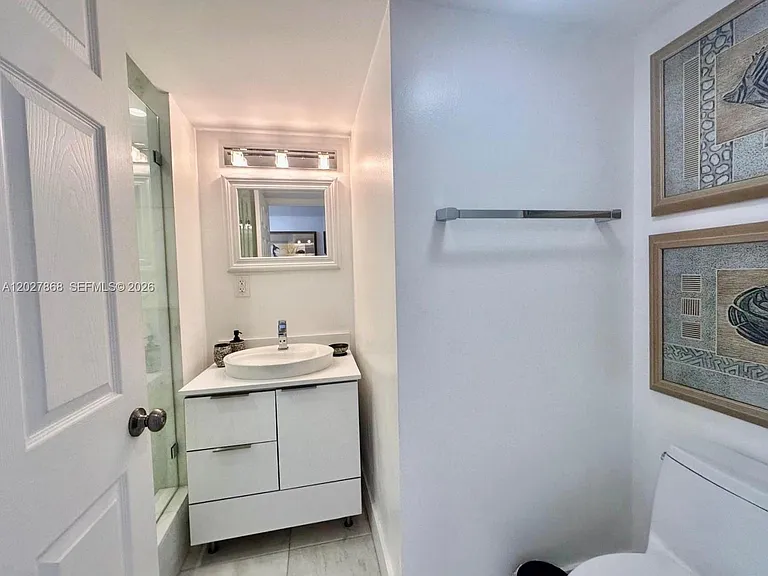 2555 Collins Ave #1400 — Photo 11