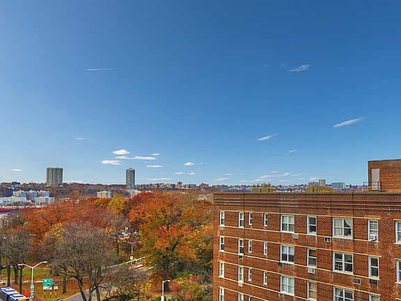 4th image of 310 W 79th St APT 6W