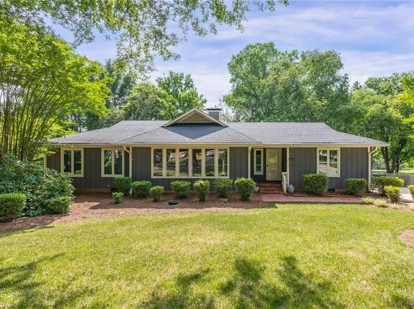 3737 Sagamore Dr, Greensboro, NC 27410