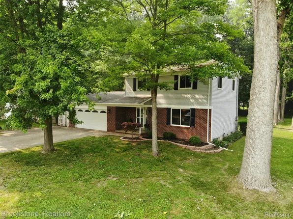 4428 Fenmore Ave, Waterford, MI 48328