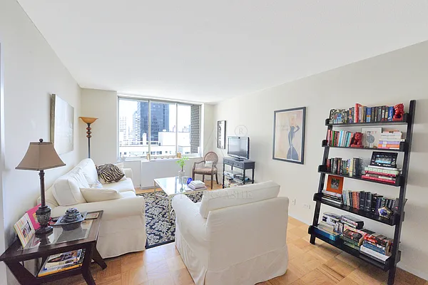 Rented by Peter Ashe | media 2