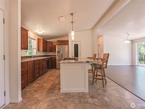 5th image of 126 Burchett Road