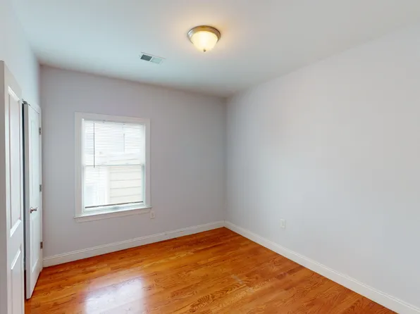 255 Griffith Street image 7 of 21