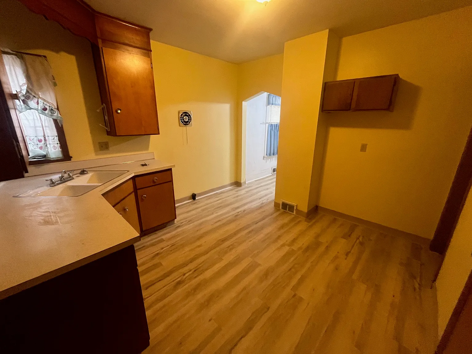 2 bed, 1100 sqft, $1,250 — Photo 4