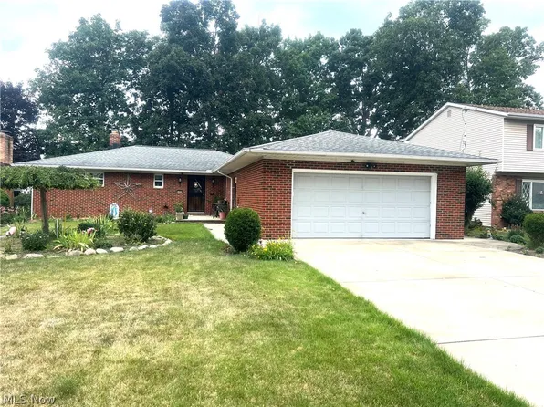 7000 Arcadia Dr, Parma, OH 44129