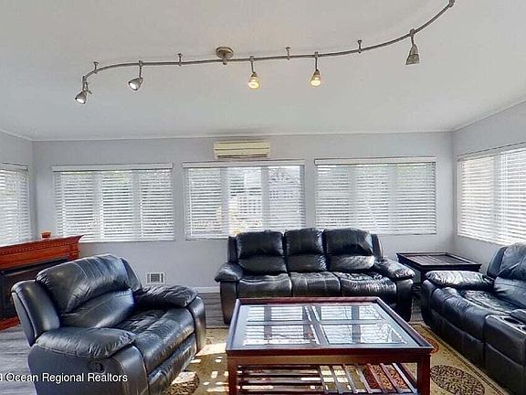 2nd image of 743 Shrewsbury Ave