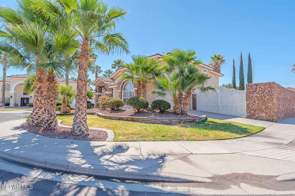 Building Photo - 2066 Paseo Del Prado Dr