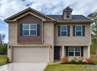 1114 Fountainview Dr, Hartselle, AL 35640