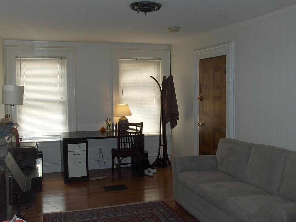 living room facing front