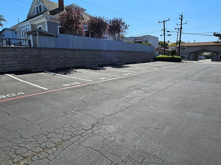 190 California Blvd — Photo 9
